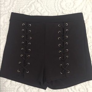 ✨NWOT✨Black lace up festival shorts